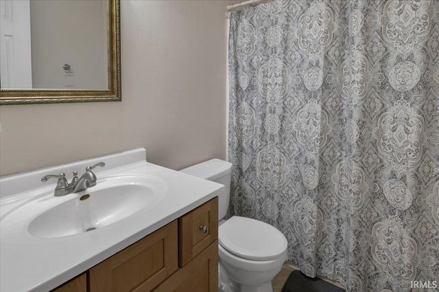 3805 Pine Needle Point, Evansville, IN 47715