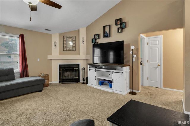 3805 Pine Needle Point, Evansville, IN 47715