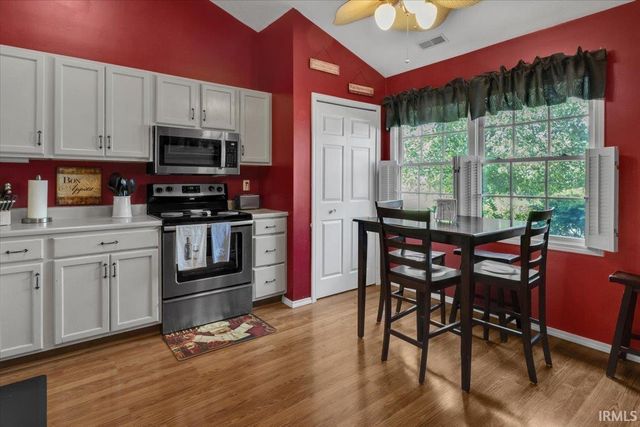 3805 Pine Needle Point, Evansville, IN 47715