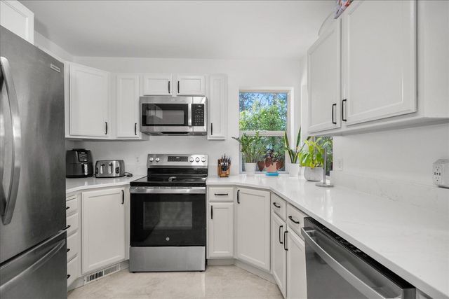 24 E 34th Ave, Spokane, WA 99203