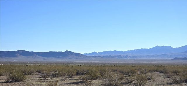 2917 S Pima Road, Golden Valley, AZ 86413