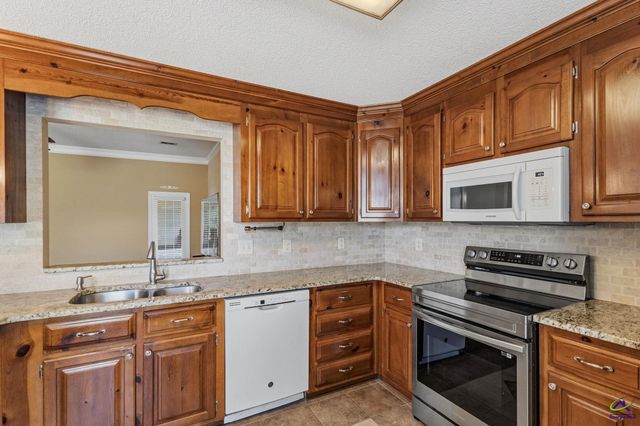 205 Autumn Woods Drive, Warner Robins, GA 31088