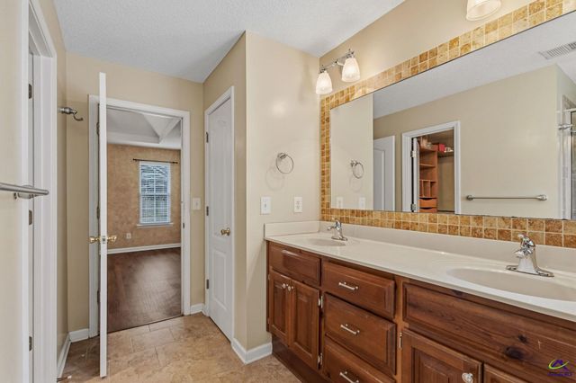 205 Autumn Woods Drive, Warner Robins, GA 31088