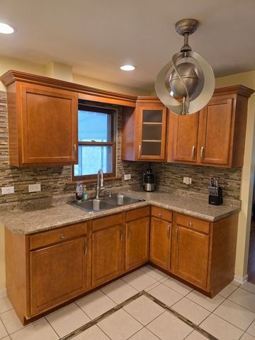 1222 E 170th Street, South Holland, IL 60473