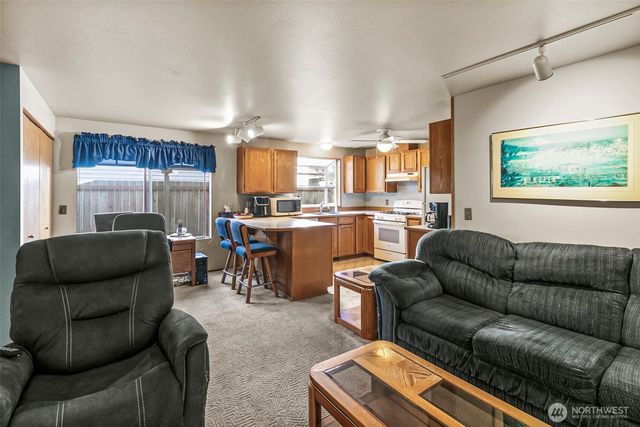 1031 SW 350th Place, Federal Way, WA 98023