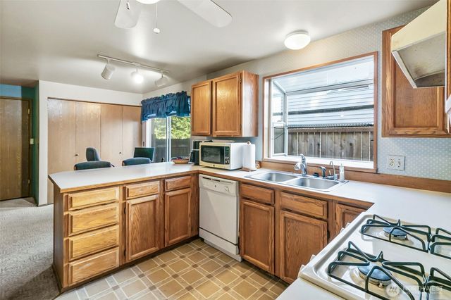 1031 SW 350th Place, Federal Way, WA 98023