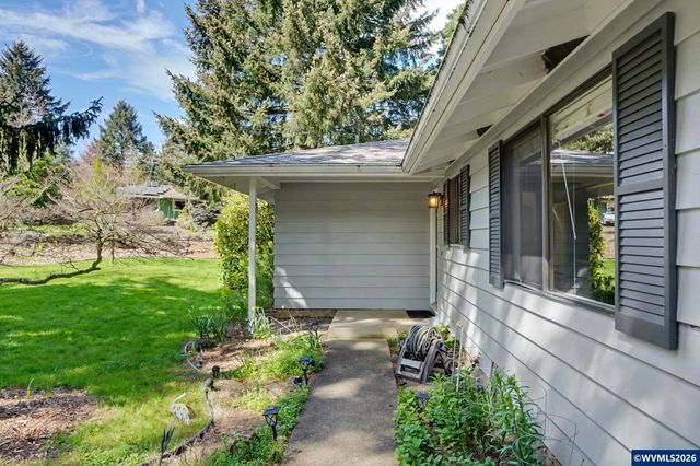 1525 NW Woodland Dr, Corvallis, OR 97330