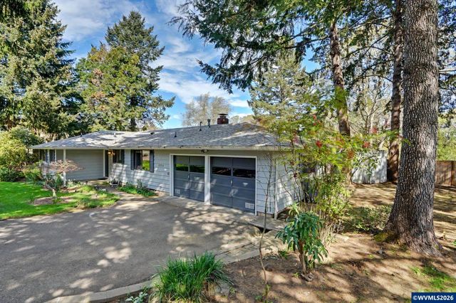 1525 NW Woodland Dr, Corvallis, OR 97330