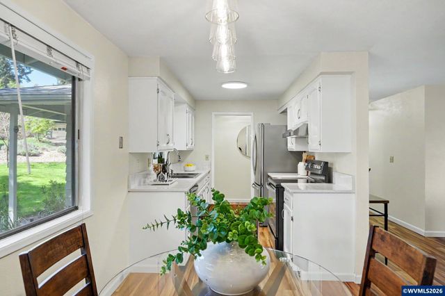 1525 NW Woodland Dr, Corvallis, OR 97330