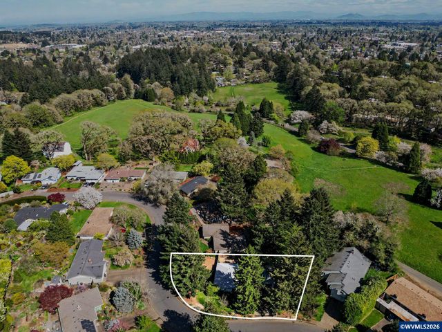 1525 NW Woodland Dr, Corvallis, OR 97330