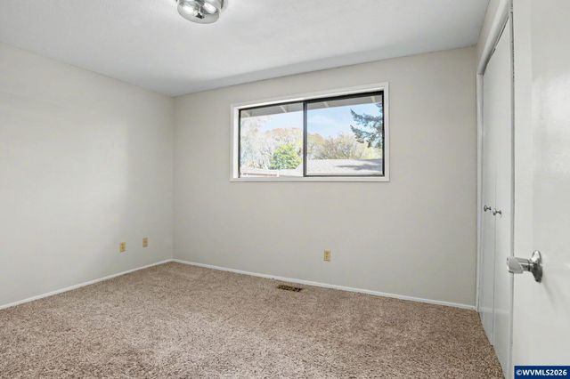 1525 NW Woodland Dr, Corvallis, OR 97330