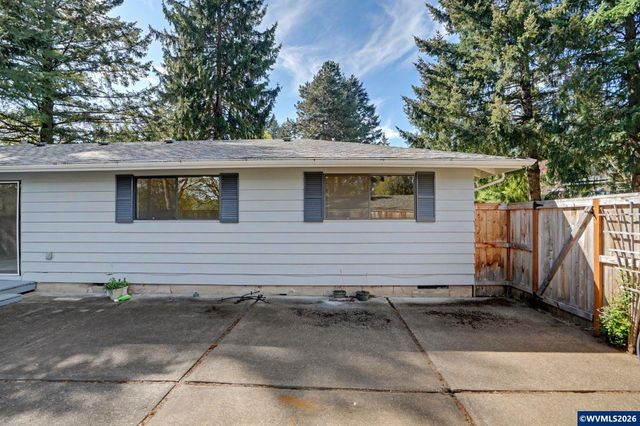 1525 NW Woodland Dr, Corvallis, OR 97330
