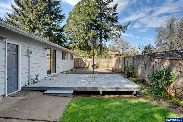 1525 NW Woodland Dr, Corvallis, OR 97330