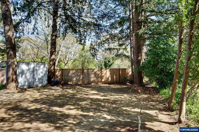 1525 NW Woodland Dr, Corvallis, OR 97330