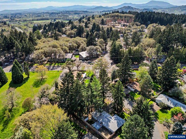 1525 NW Woodland Dr, Corvallis, OR 97330