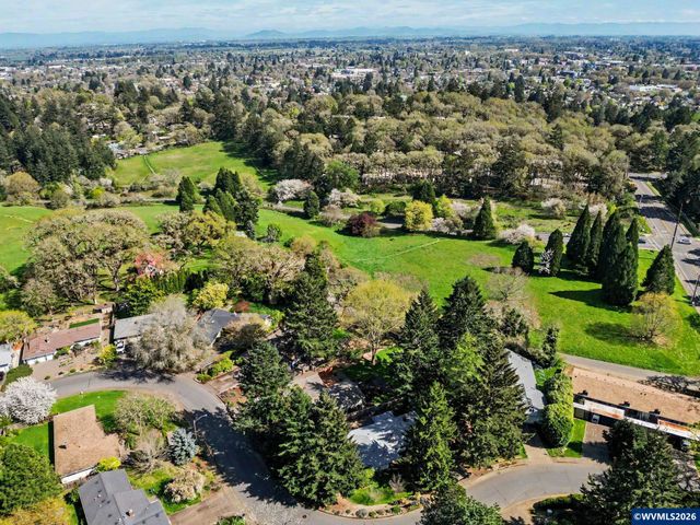 1525 NW Woodland Dr, Corvallis, OR 97330