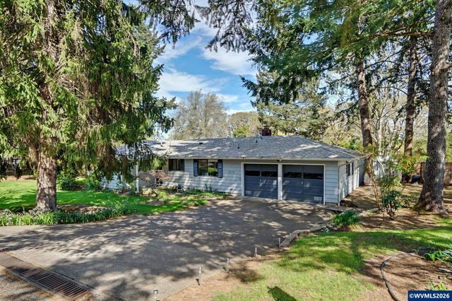 1525 NW Woodland Dr, Corvallis, OR 97330