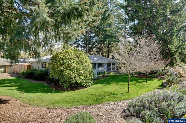 1525 NW Woodland Dr, Corvallis, OR 97330