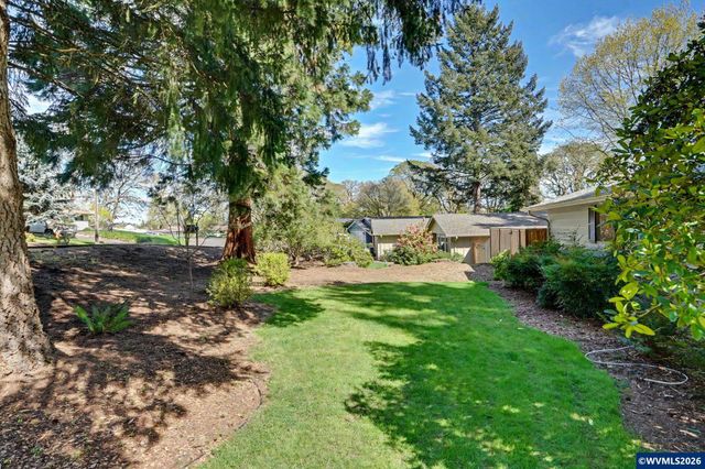 1525 NW Woodland Dr, Corvallis, OR 97330