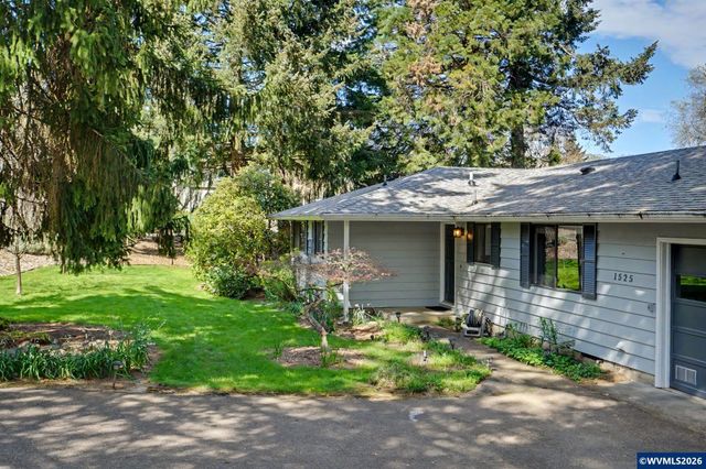 1525 NW Woodland Dr, Corvallis, OR 97330