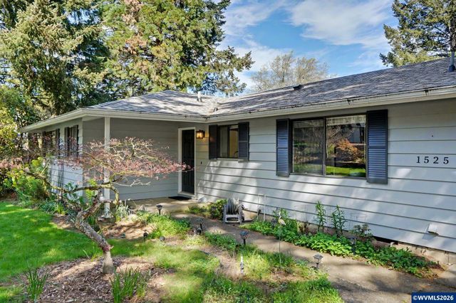 1525 NW Woodland Dr, Corvallis, OR 97330