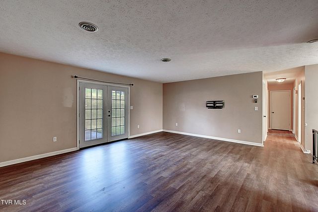 466 Old Hickory Circle, Mount Carmel, TN 37645