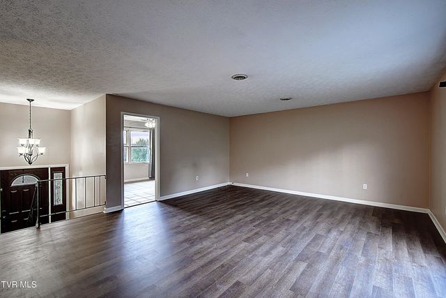 466 Old Hickory Circle, Mount Carmel, TN 37645
