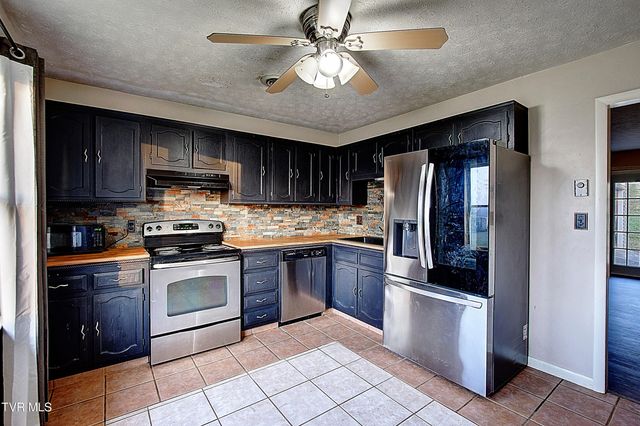 466 Old Hickory Circle, Mount Carmel, TN 37645