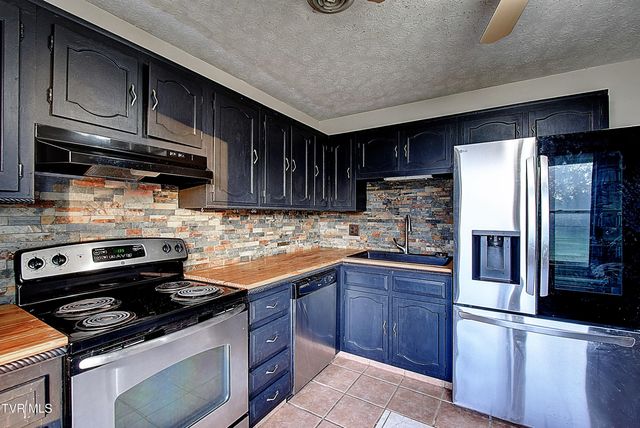 466 Old Hickory Circle, Mount Carmel, TN 37645