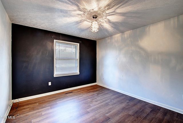 466 Old Hickory Circle, Mount Carmel, TN 37645