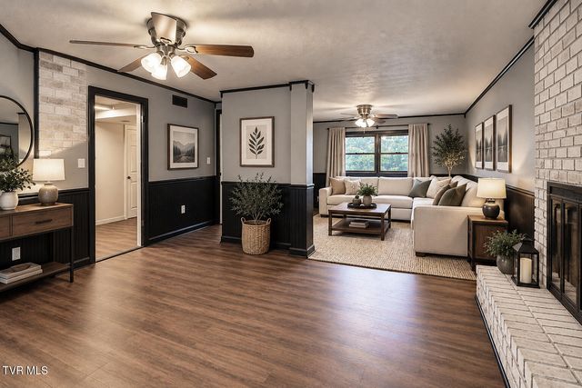 466 Old Hickory Circle, Mount Carmel, TN 37645