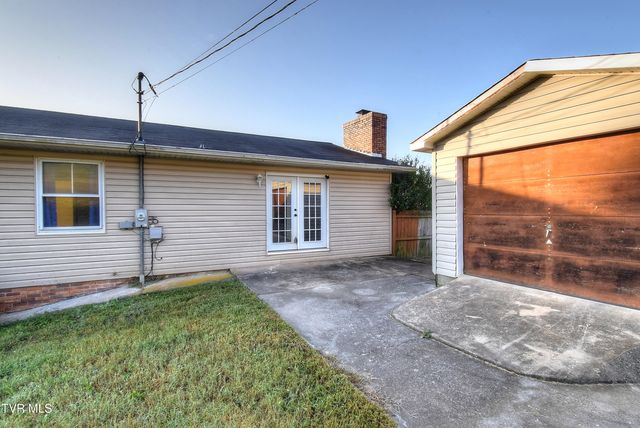 466 Old Hickory Circle, Mount Carmel, TN 37645