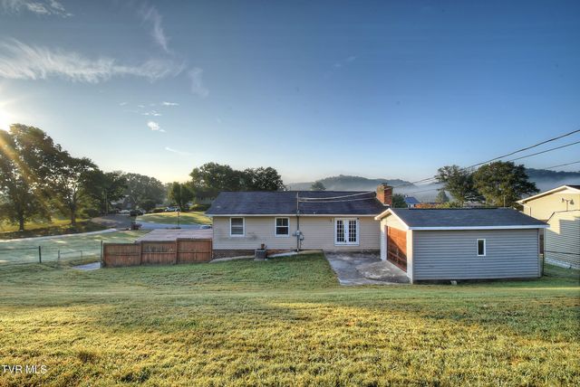 466 Old Hickory Circle, Mount Carmel, TN 37645