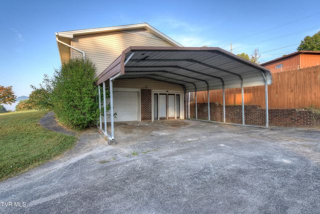 466 Old Hickory Circle, Mount Carmel, TN 37645