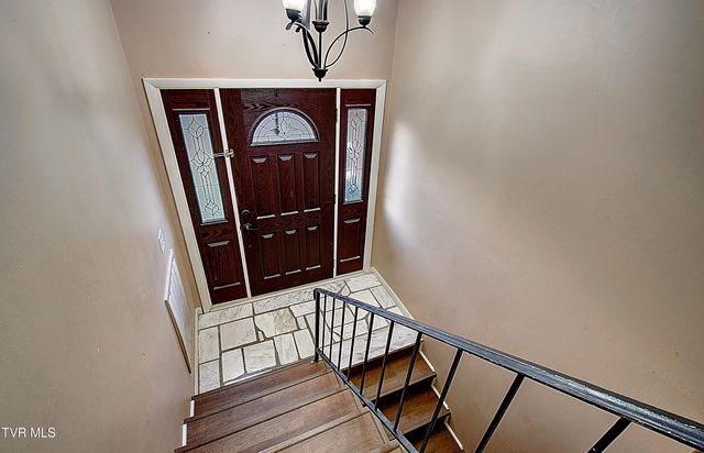 466 Old Hickory Circle, Mount Carmel, TN 37645