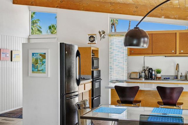 465 E Desert Holly Circle, Palm Springs, CA 92262