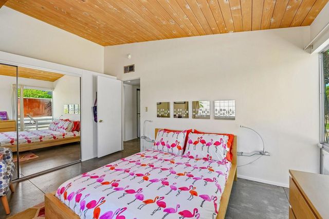 465 E Desert Holly Circle, Palm Springs, CA 92262