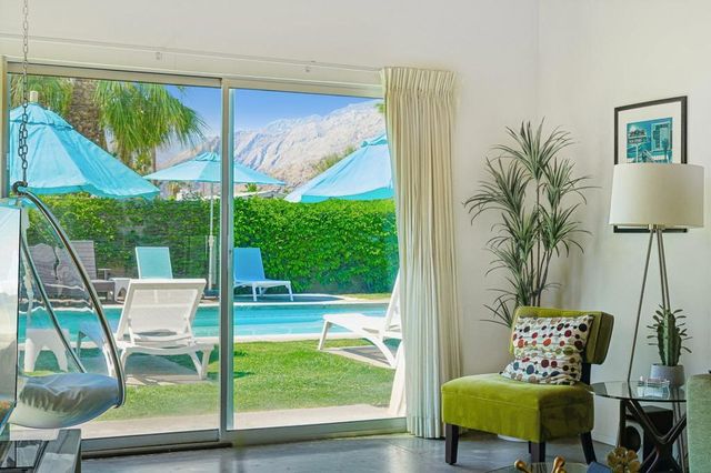 465 E Desert Holly Circle, Palm Springs, CA 92262