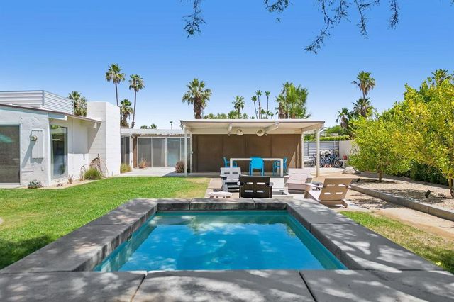 465 E Desert Holly Circle, Palm Springs, CA 92262