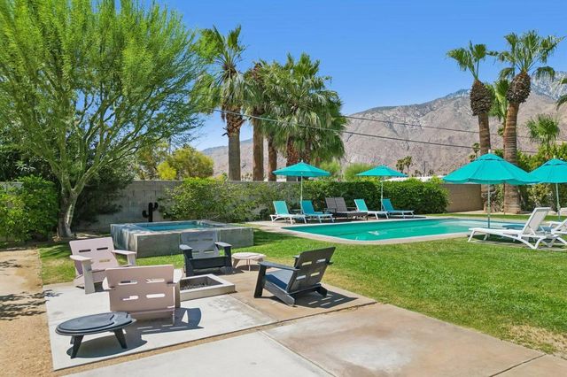 465 E Desert Holly Circle, Palm Springs, CA 92262