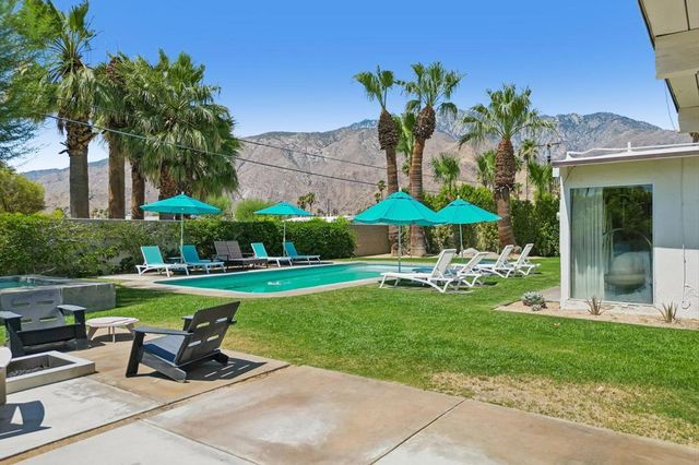 465 E Desert Holly Circle, Palm Springs, CA 92262