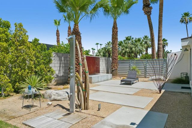 465 E Desert Holly Circle, Palm Springs, CA 92262