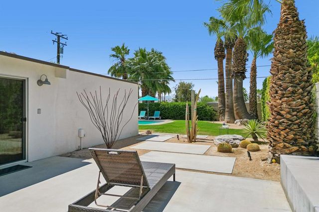 465 E Desert Holly Circle, Palm Springs, CA 92262