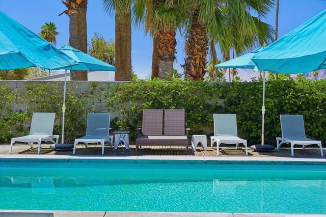 465 E Desert Holly Circle, Palm Springs, CA 92262
