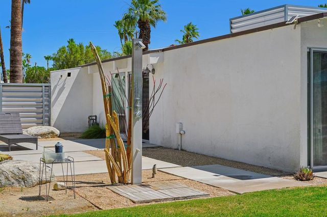 465 E Desert Holly Circle, Palm Springs, CA 92262