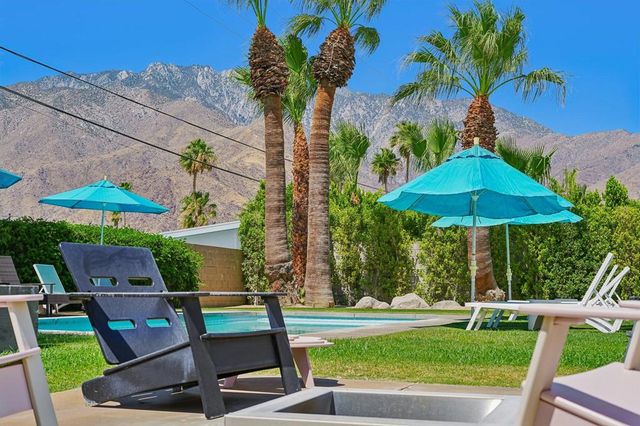 465 E Desert Holly Circle, Palm Springs, CA 92262