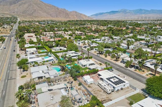 465 E Desert Holly Circle, Palm Springs, CA 92262