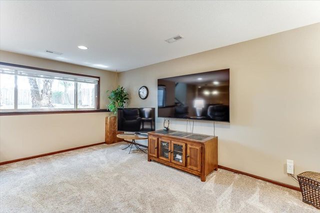 1425 E Summerlyn Drive, Derby, KS 67037