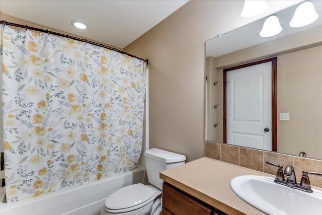 1425 E Summerlyn Drive, Derby, KS 67037
