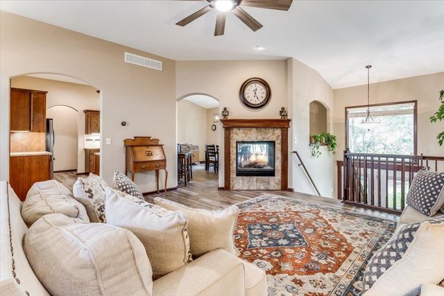1425 E Summerlyn Drive, Derby, KS 67037
